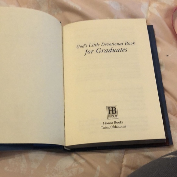 Gods Little Devotional Book for Graduates - Picture 3 of 6